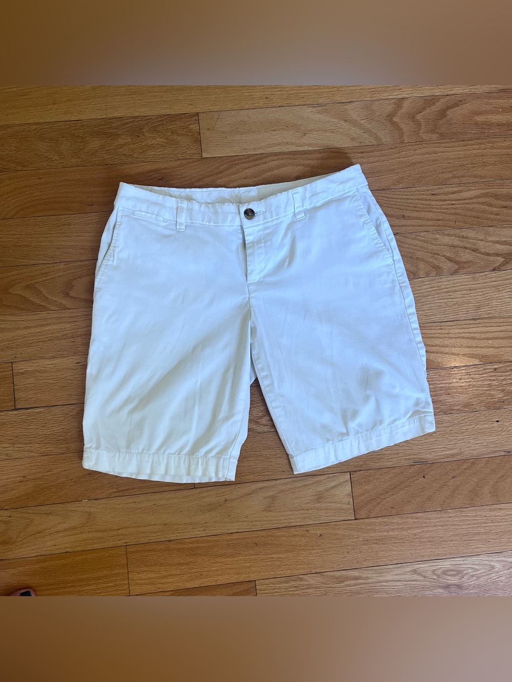 Faded Glory White Bermuda Shorts Women’s 8